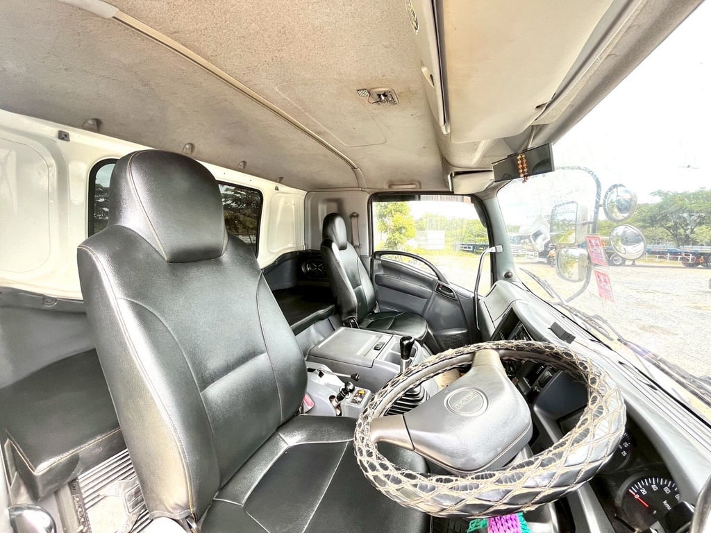 ISUZU GXZ 360 แรงม้า ปี 2555 ISUZU GXZ 360 แรงม้า ปี 2555