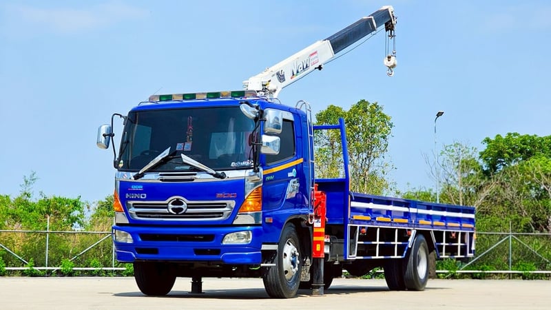 HINO FG 212แรงม้า รถบรรทุก 6ล้อ กระบะเหล็กติดเครน ปี2010 รุ่นใหม่ 3.6 ตัน