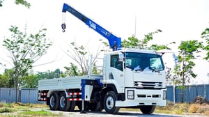 10 ล้อกระบะคาร์โก้ติดเครน ISUZU FVM 240 แรงม้า
