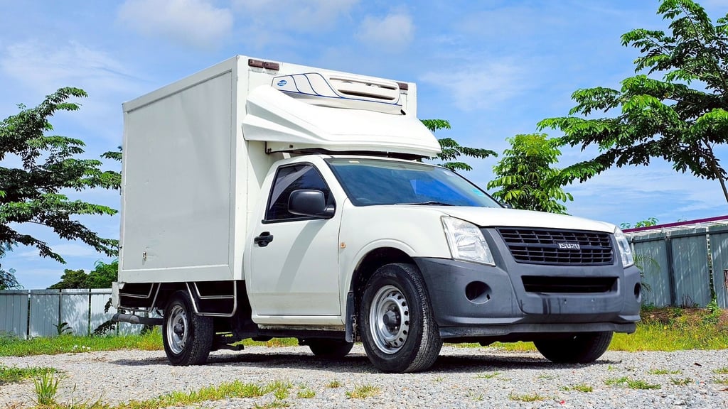 รถยนต์กระบะตู้ทำความเย็น ISUZU 2.5 ดีเซล ปี 2011