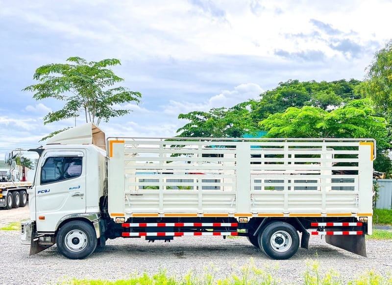 6 ล้อคอก HINO dominator FC9J 175 แรงม้า ปี 2565 6 ล้อคอก HINO dominator FC9J 175 แรงม้า ปี 2565