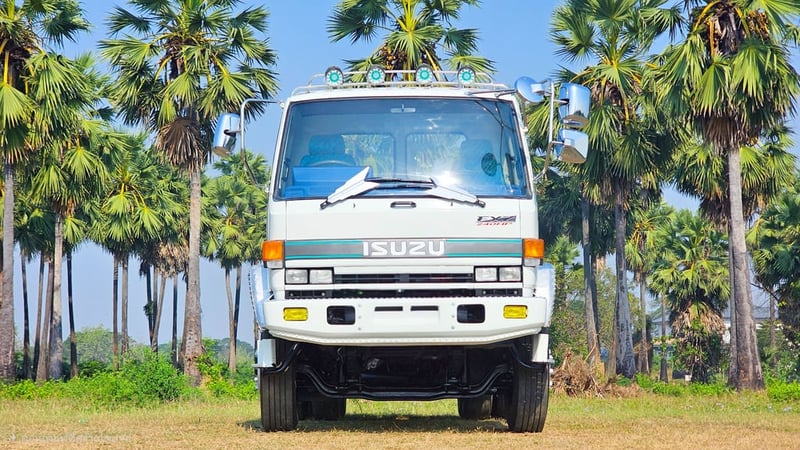 ISUZU FXZ 240แรงม้า รถบรรทุก 10ล้อ หัวลาก เฉพาะหัว ปี1996