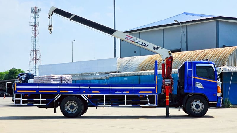 HINO FG 212แรงม้า รถบรรทุก 6ล้อ กระบะเหล็กติดเครน ปี2010 รุ่นใหม่ 3.6 ตัน