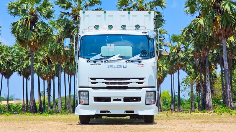  6 ล้อ ตู้ 10 บาน ISUZU FTR 240 แรงม้าปี2012