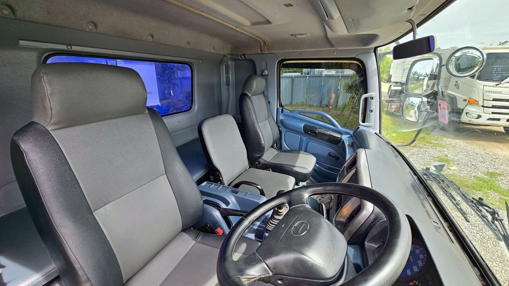 HINO FG 212แรงม้า 6ล้อ กระบะเหล็กติดเครน ปี2004 HINO FG 212แรงม้า 6ล้อ กระบะเหล็กติดเครน ปี2004