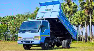 6ล้อดัมพ์ NPR 120 แรง  กระบะสามมิตร 