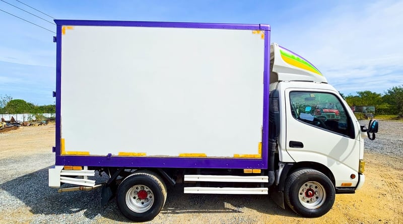 4 ล้อตู้ทึบ ไม่ติดเวลา HINO XZU 4 ล้อตู้ทึบ ไม่ติดเวลา HINO XZU