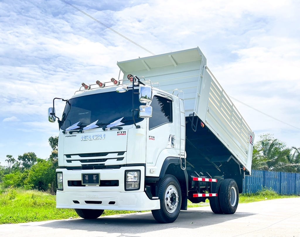 6 ล้อดัมพ์ SMM ISUZU FTR 240 แรงม้า ปี 2563 6 ล้อดัมพ์ SMM ISUZU FTR 240 แรงม้า ปี 2563