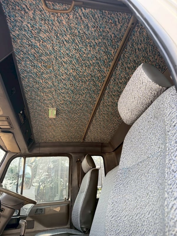  6ล้อ  HINO สมอเงิน 180 แรงม้า 