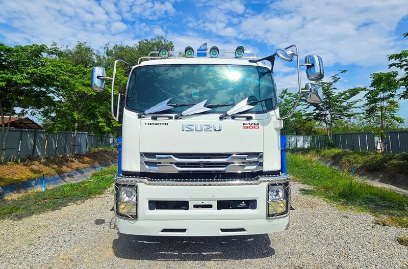 ISUZU FVM 300แรงม้า รถบรรทุก 10ล้อ กระบะเหล็กติดเครน ปี2012 ISUZU FVM 300แรงม้า รถบรรทุก 10ล้อ กระบะเหล็กติดเครน ปี2012