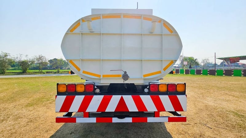 10 ล้อบรรทุกน้ำ 