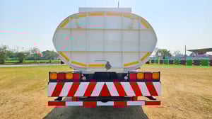 10 ล้อบรรทุกน้ำ 