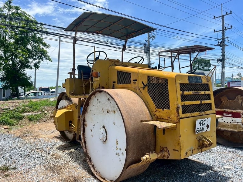 รถบด SAKAI รุ่น R2 สามล้อเหล็ก รถบด SAKAI รุ่น R2 สามล้อเหล็ก