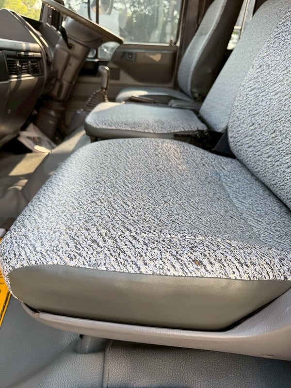 6ล้อ HINO สมอเงิน กระบะคอกเป๊บน้ำ 