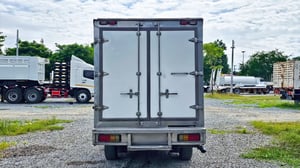 รถยนต์กระบะตู้ทำความเย็น ISUZU 2.5 ดีเซล ปี 2011