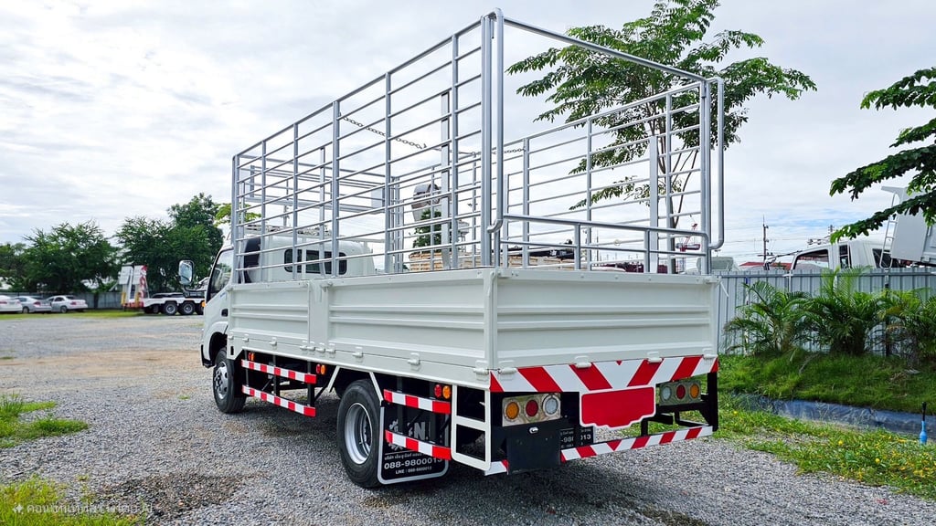6ล้อคอก HINO XZU 136 แรงม้า ปี 2553