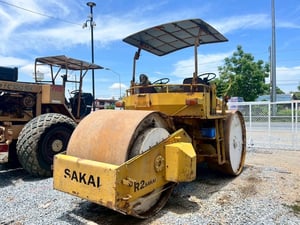 รถบด SAKAI รุ่น R2 สามล้อเหล็ก รถบด SAKAI รุ่น R2 สามล้อเหล็ก