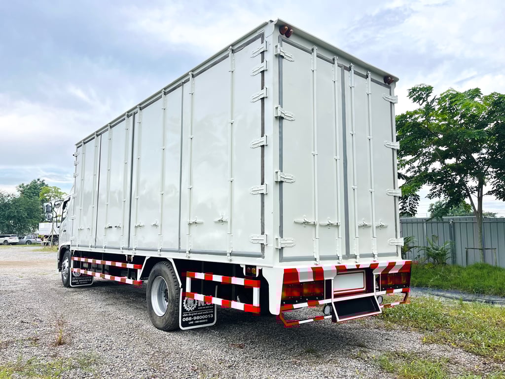 6 ล้อตู้ 10 บาน HINO FG8J 212 แรงม้า จดทะเบียนปี 2558 