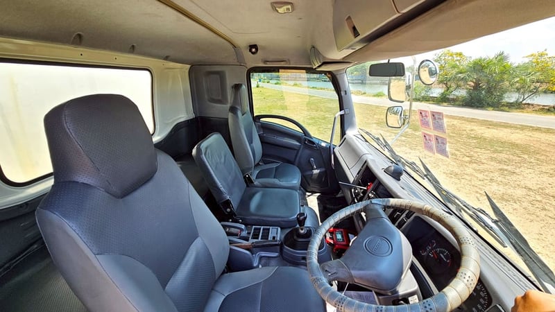  6 ล้อ ตู้ 10 บาน ISUZU FTR 240 แรงม้าปี2012