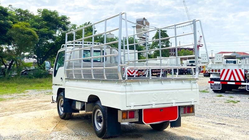 ISUZU NKR รถบรรทุก 4ล้อ กระบะเหล็ก ปี31