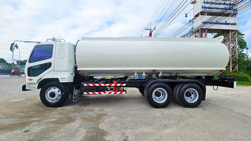 10 ล้อรถน้ำ FUSO