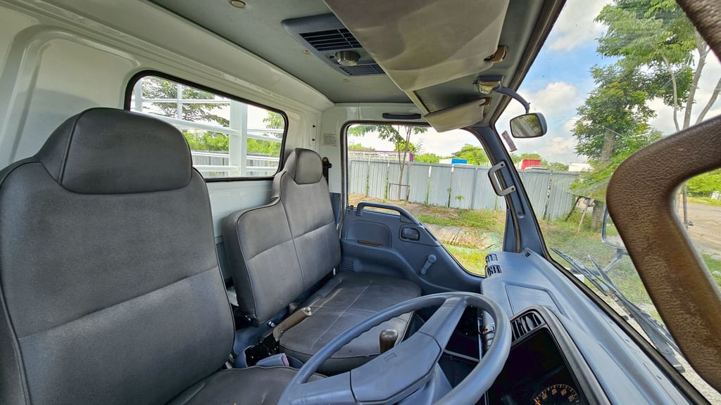 ISUZU NKR 120แรงม้า รถบรรทุก 6 ล้อ ISUZU NKR 120แรงม้า รถบรรทุก 6 ล้อ