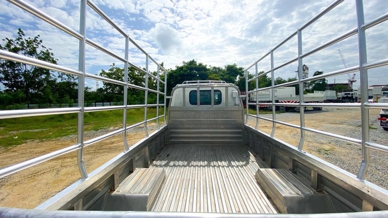 ISUZU NKR รถบรรทุก 4ล้อ กระบะเหล็ก ปี31