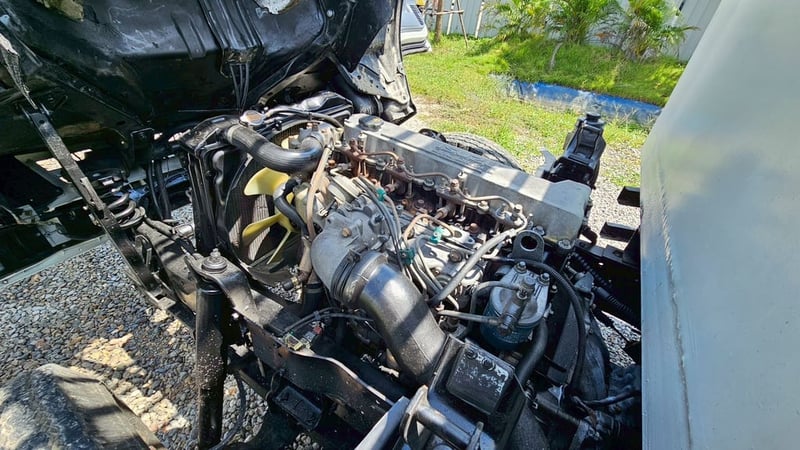 6ล้อคอก ISUZU NKR 120 แรงม้า