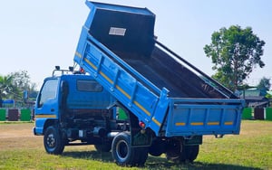 6ล้อดัมพ์ NPR 120 แรง  กระบะสามมิตร 