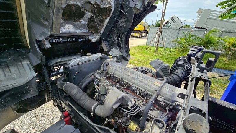 HINO FG 212แรงม้า 6ล้อ กระบะเหล็กติดเครน ปี2004