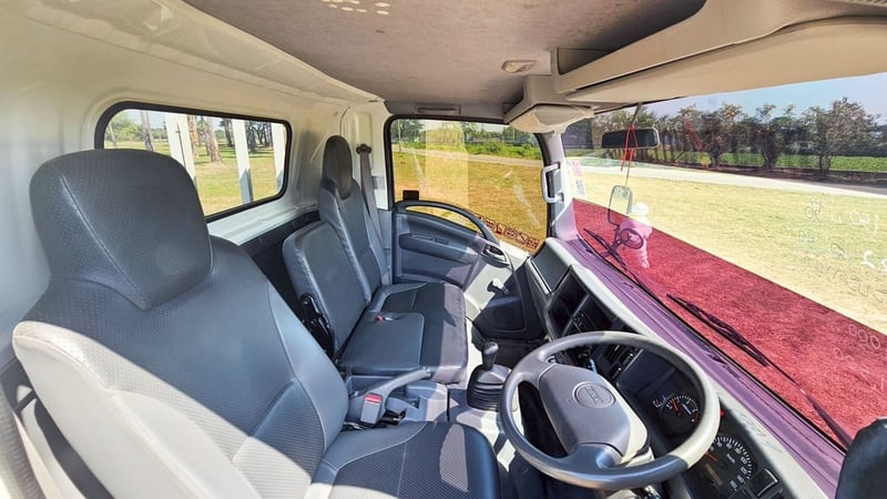 ISUZU NPR รถบรรทุก 6ล้อ กระบะเหล็ก ปี2556 เลขไมล์ 50,000 กม.