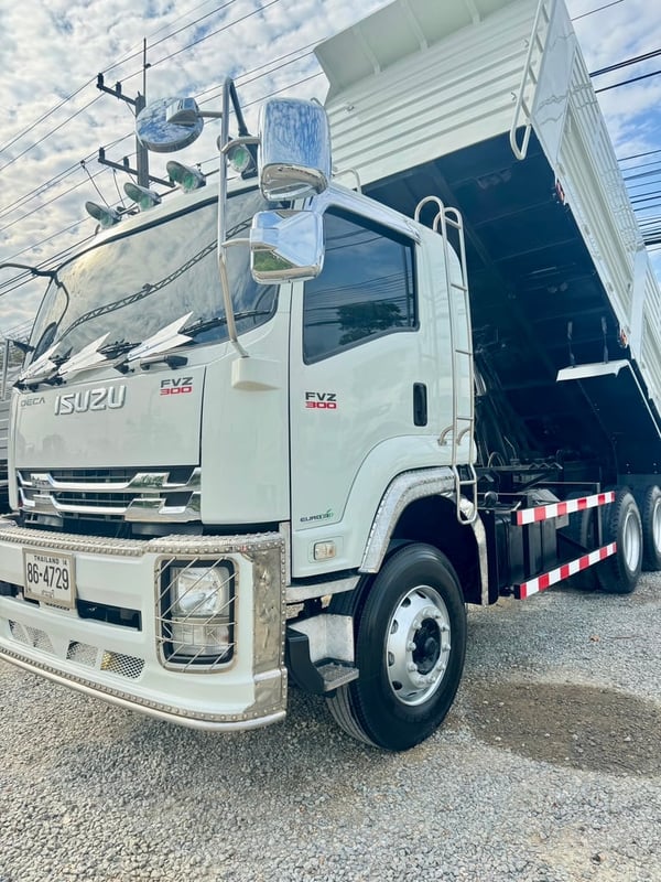 10 ล้อดัมพ์ ISUZU FVZ 300แรงม้าปี2018