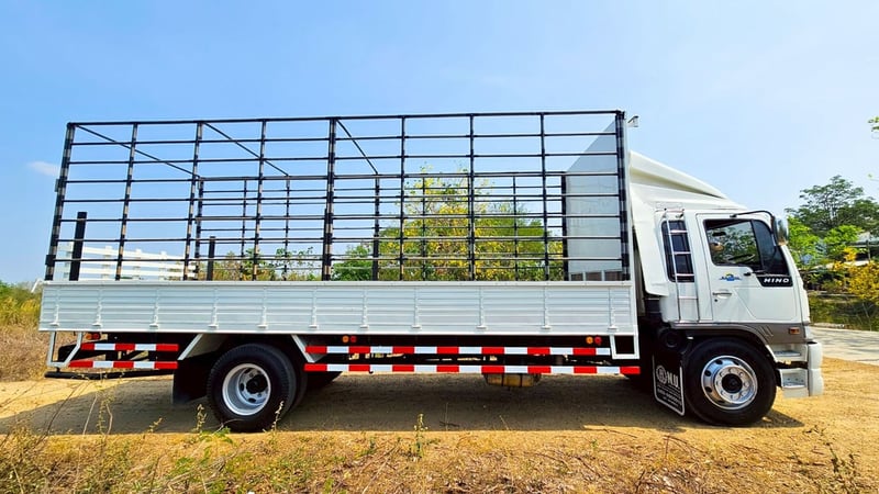 6ล้อ hino สมอเงิน ยาว.7.20 กระบะคอกเป๊บน้ำ 