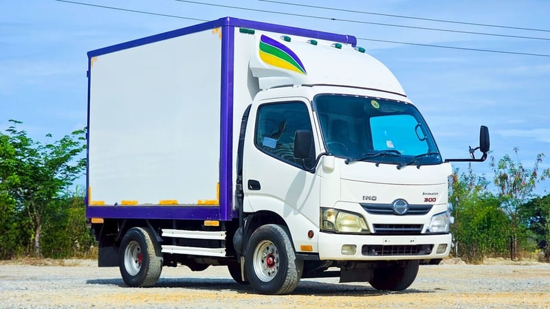 HINO 2019 136แรงม้า รถบรรทุก 4ล้อ ตู้แห้ง ปี2019