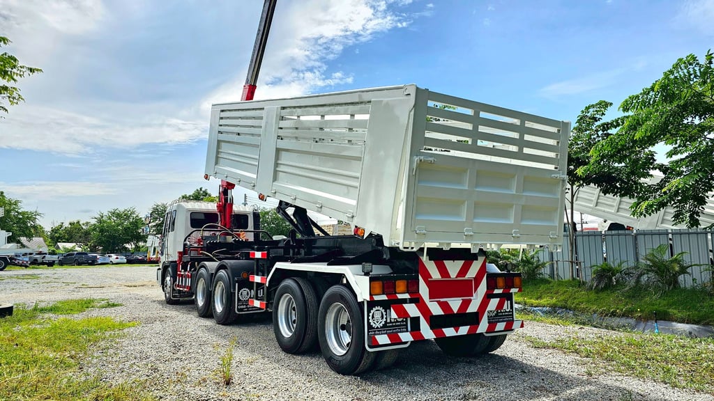 HINO หัวลากติดเครน 5 ตัน พร้อมหางเซมิดั้มพ์ HINO หัวลากติดเครน 5 ตัน พร้อมหางเซมิดั้มพ์