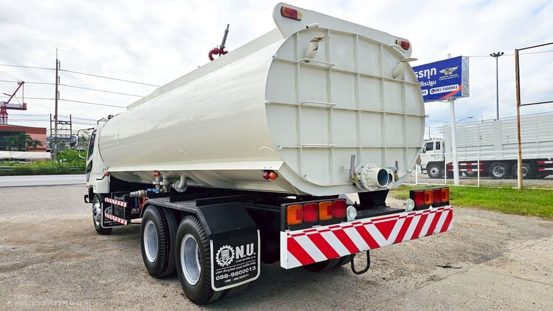 10 ล้อรถน้ำ FUSO