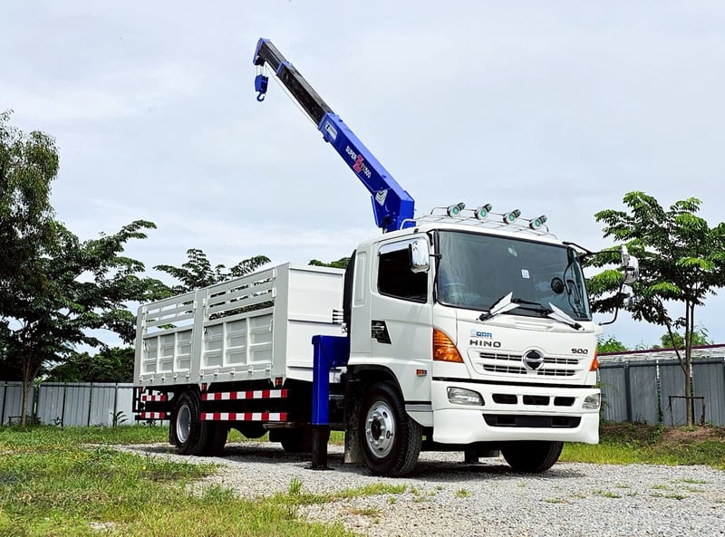 HINO FG 212แรงม้า 6ล้อ กระบะเหล็กติดเครน ปี2004