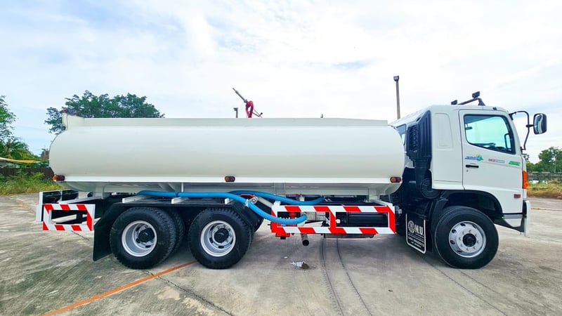HINO FM 314แรงม้า รถบรรทุก 10ล้อ บรรทุกน้ำ ปี2015 HINO FM 314แรงม้า รถบรรทุก 10ล้อ บรรทุกน้ำ ปี2015