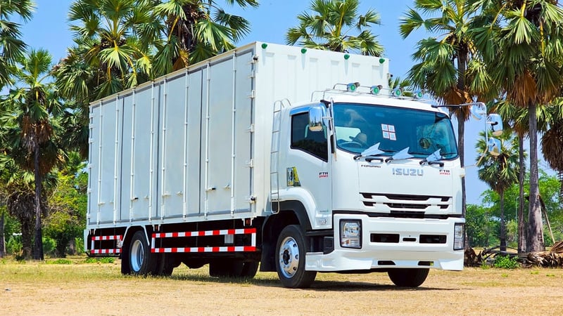  6 ล้อ ตู้ 10 บาน ISUZU FTR 240 แรงม้าปี2012