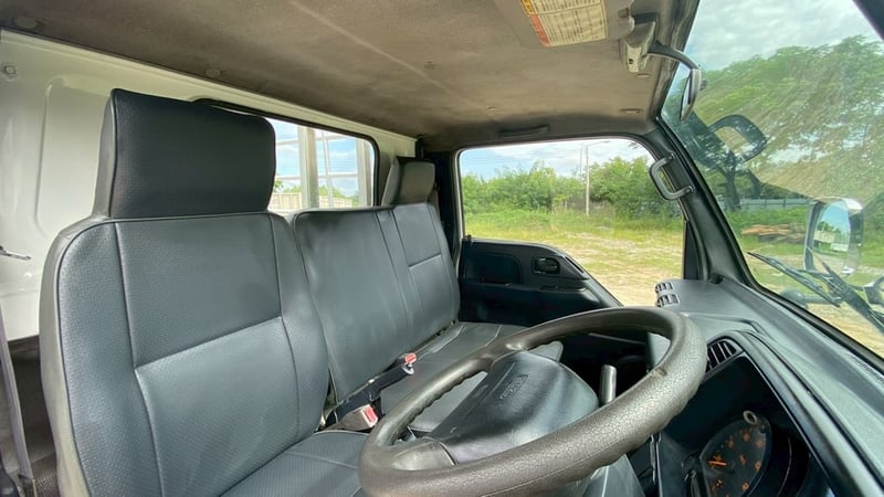 ISUZU NKR รถบรรทุก 4ล้อ กระบะเหล็ก ปี31