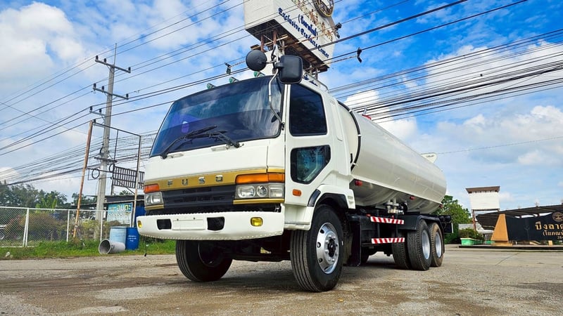 10 ล้อรถน้ำ FUSO