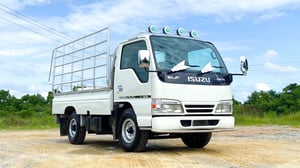 ISUZU NKR รถบรรทุก 4ล้อ กระบะเหล็ก ปี31