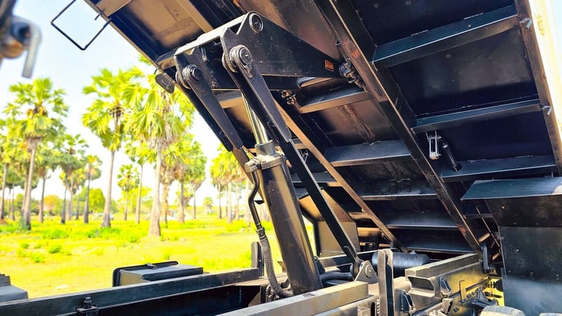 6 ล้อดัมพ์ ISUZU FTR 240 แรงม้า ปี 2563 มือเดียวป้ายแดง