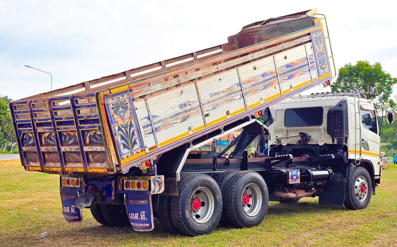 10 ล้อดัมพ์ Hino