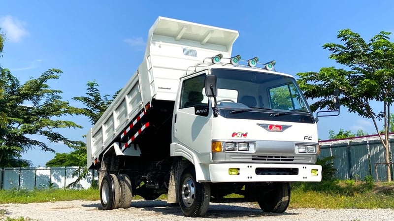 HINO KM310 รถบรรทุก 6ล้อ ดั้มพ์ 
