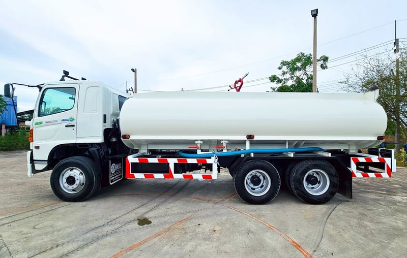 HINO FM 314แรงม้า รถบรรทุก 10ล้อ บรรทุกน้ำ ปี2015 HINO FM 314แรงม้า รถบรรทุก 10ล้อ บรรทุกน้ำ ปี2015