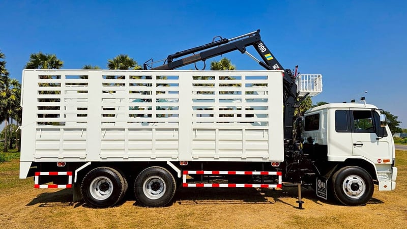 NISSAN UD สิบล้อ มือขยุ้ม NISSAN UD สิบล้อ มือขยุ้ม