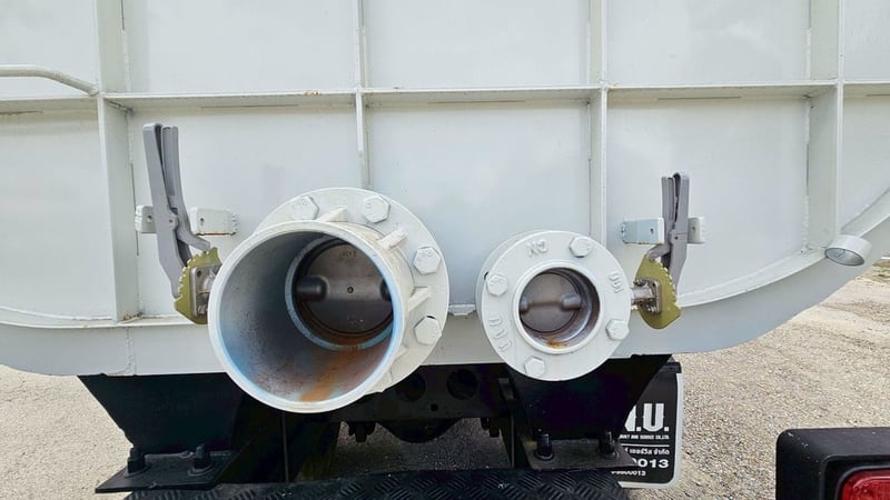 10 ล้อรถน้ำ FUSO