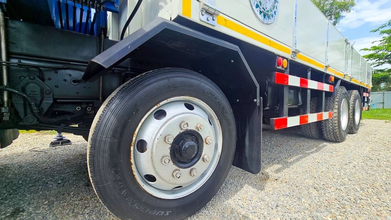 ISUZU FVM 300แรงม้า รถบรรทุก 10ล้อ กระบะเหล็กติดเครน ปี2012 ISUZU FVM 300แรงม้า รถบรรทุก 10ล้อ กระบะเหล็กติดเครน ปี2012