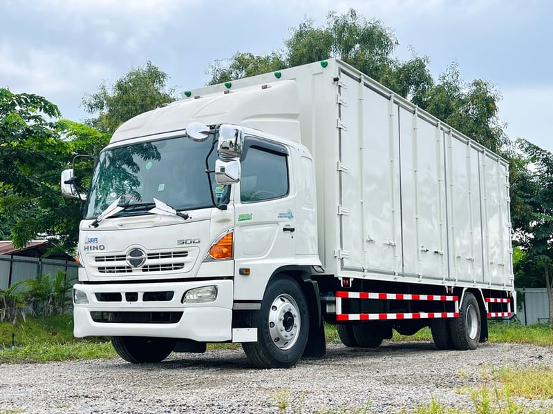 6 ล้อตู้ 10 บาน HINO FG8J 212 แรงม้า จดทะเบียนปี 2558 
